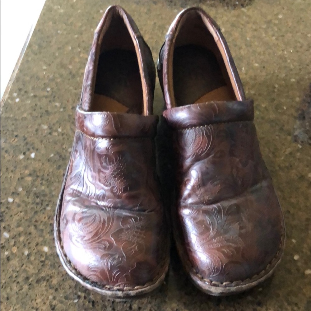 Woman’s clog shoes
